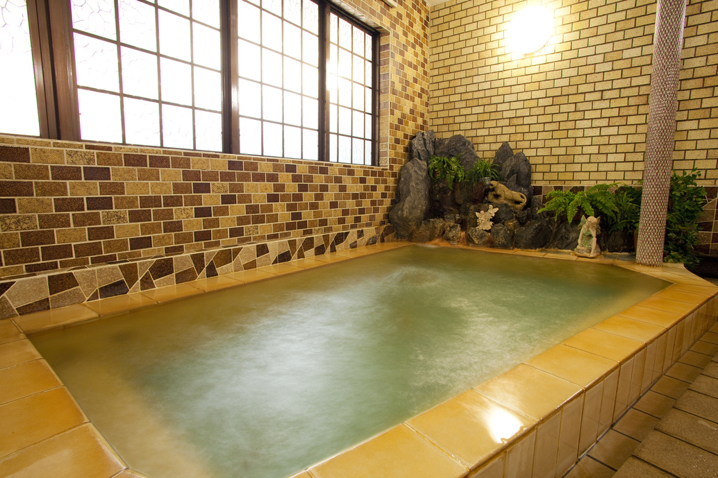枡源旅館　天然温泉100%の浴室
